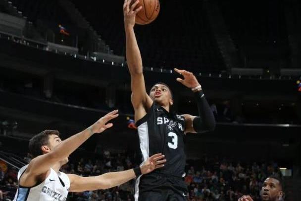 开元棋牌-包含重磅！圣安东尼奥马刺临场应变备战欧篮联比利亚雷亚尔更衣室发声备战英超，转会期圣安东尼奥马刺刷新队史纪录的词条